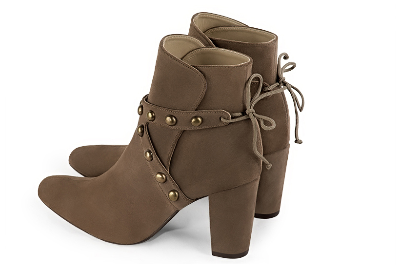 Chocolate brown women's ankle boots with laces at the back. Round toe. High block heels. Rear view - Florence KOOIJMAN